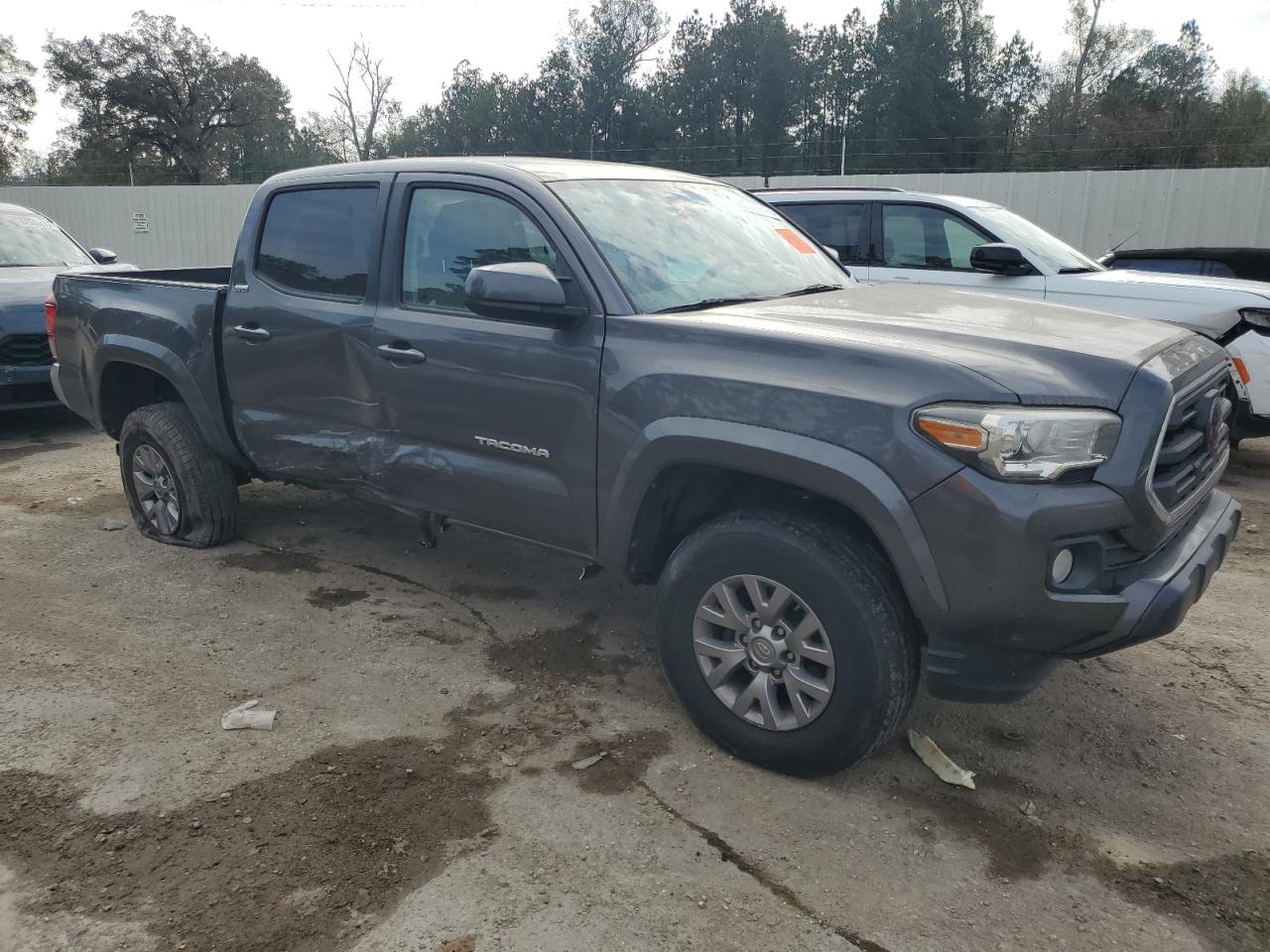 VIN 5TFAZ5CN5JX059665 2018 TOYOTA TACOMA no.4