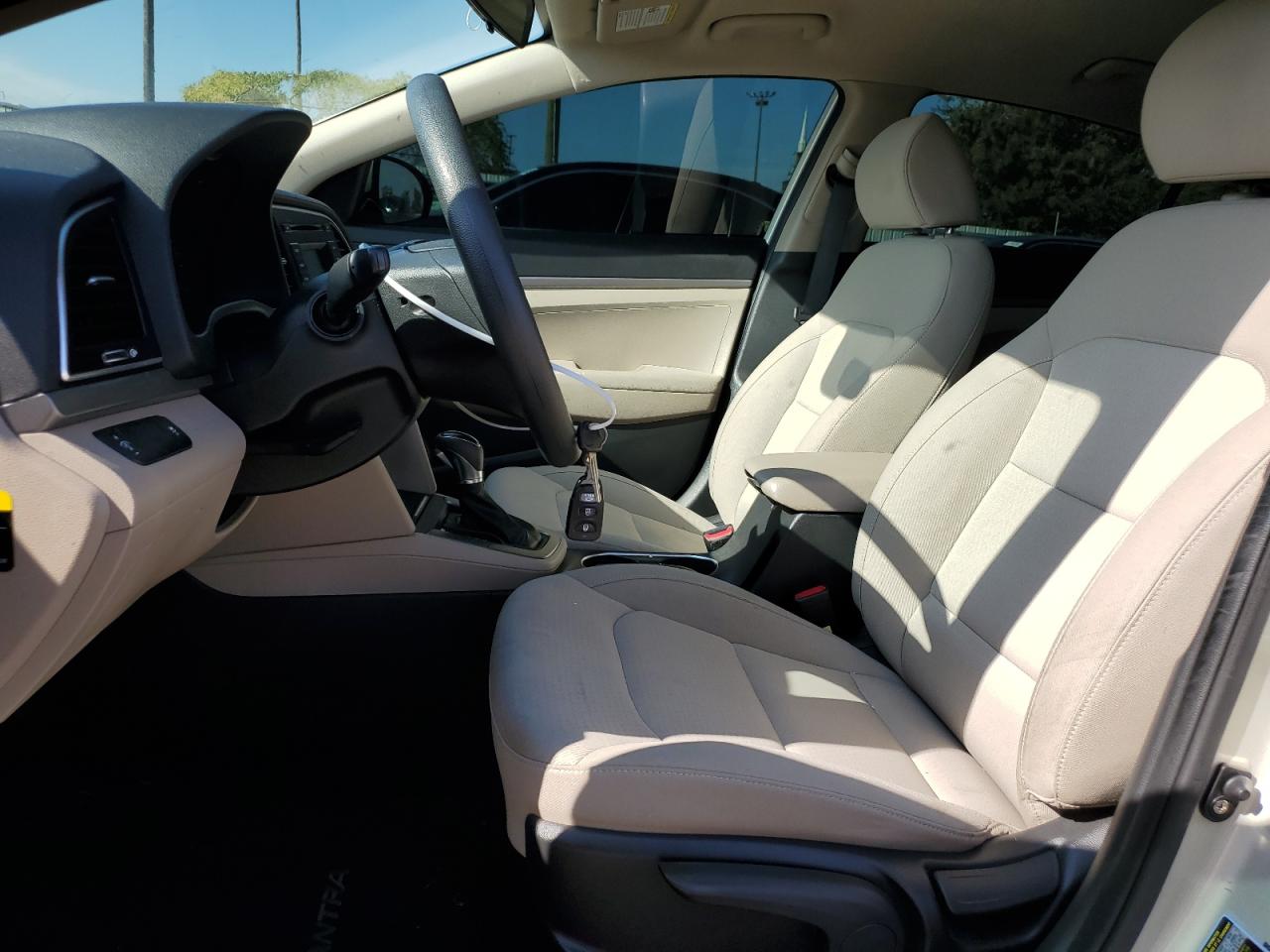 2017 Hyundai Elantra - Image 7
