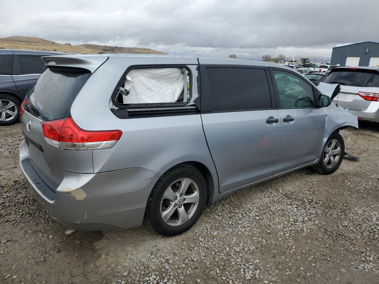 2014 Toyota Sienna - Image 3