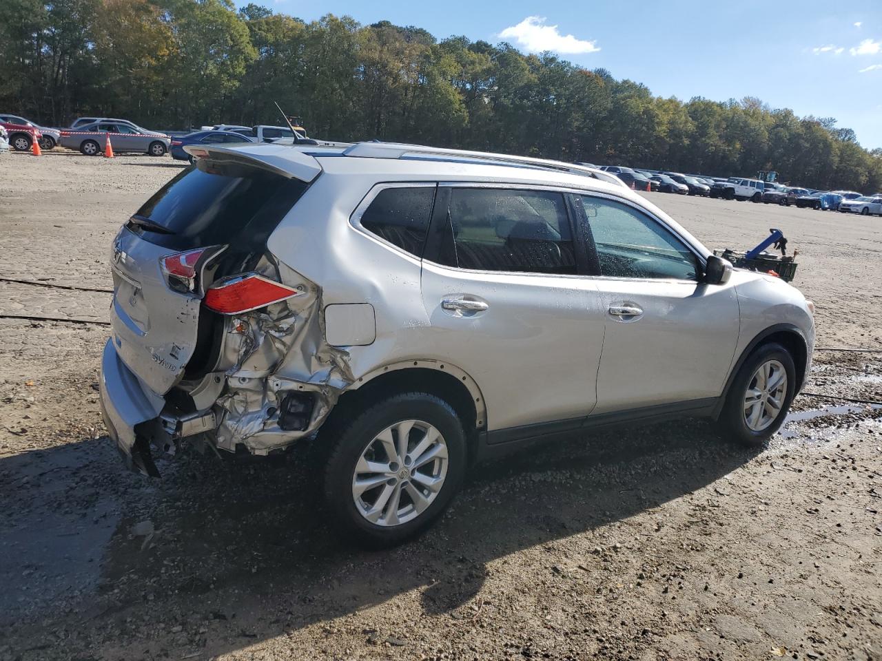2015 Nissan Rogue - Image 3