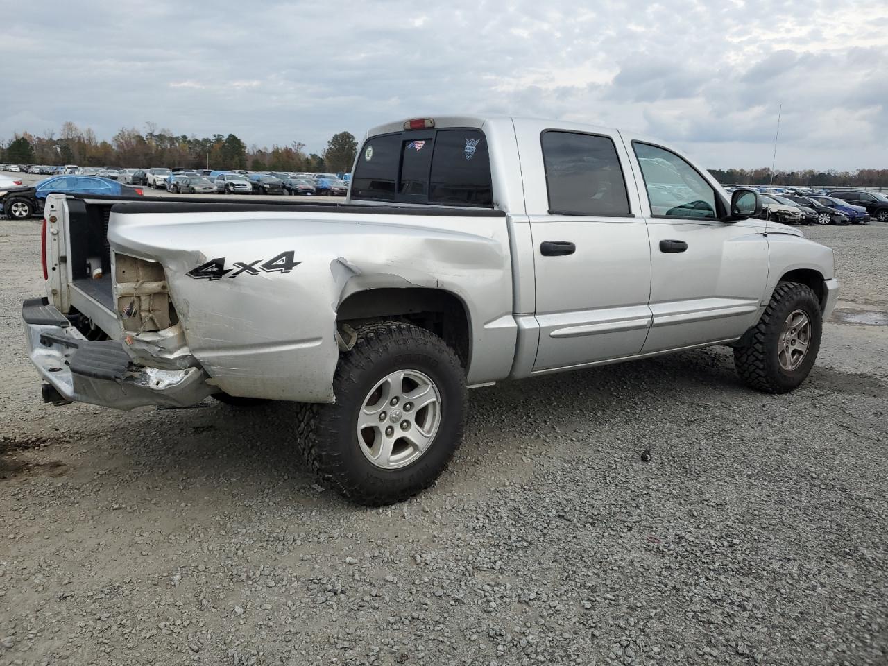 2005 Dodge Dakota - Image 3