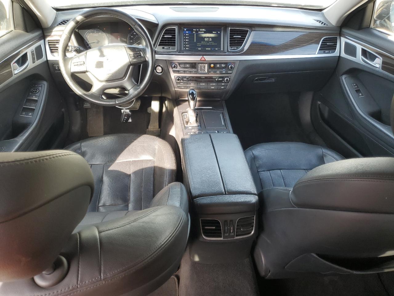 2016 Hyundai Genesis - Image 8
