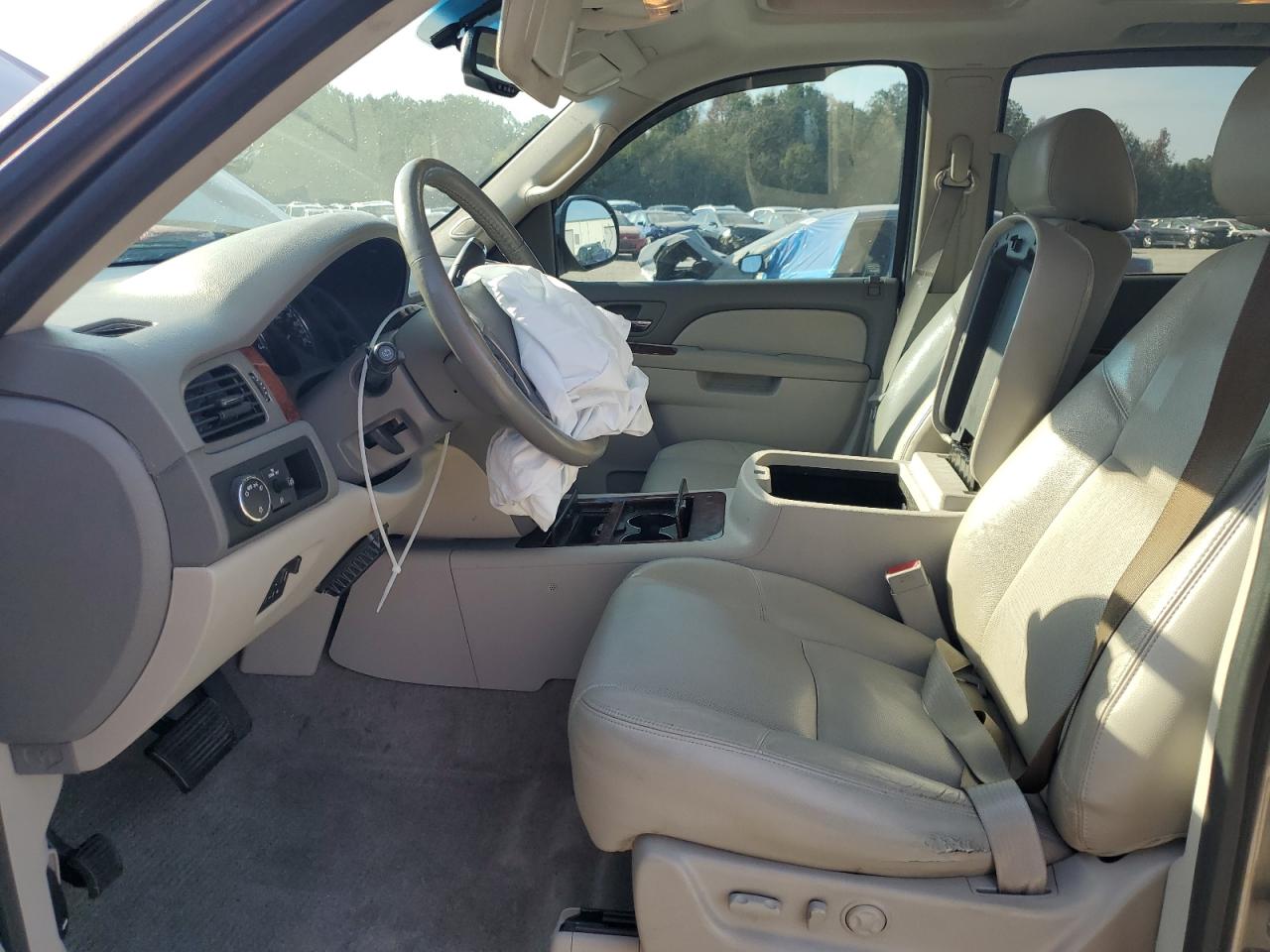 2012 Chevrolet Suburban - Image 7