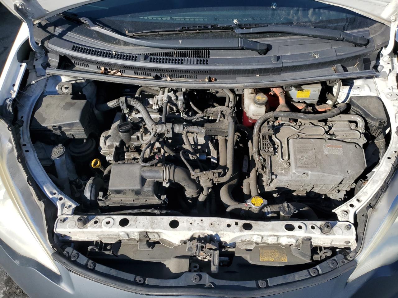 2013 Toyota Prius - Image 11