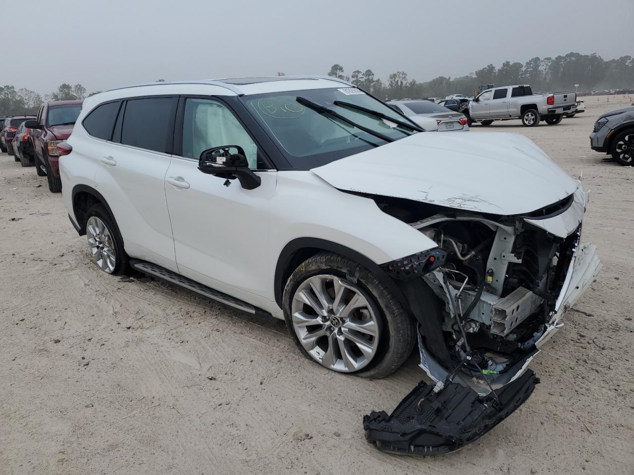2022 Toyota Highlander - Image 4