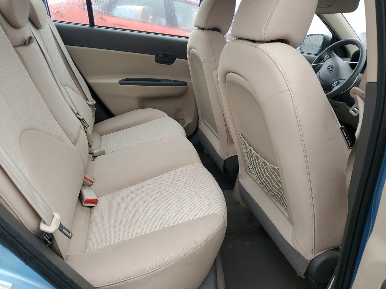 2010 Hyundai Accent - Image 10