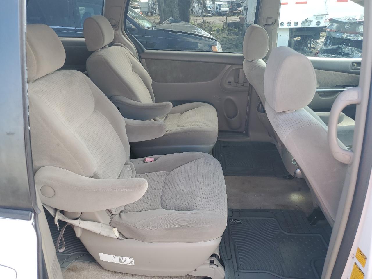 2007 Toyota Sienna - Image 11