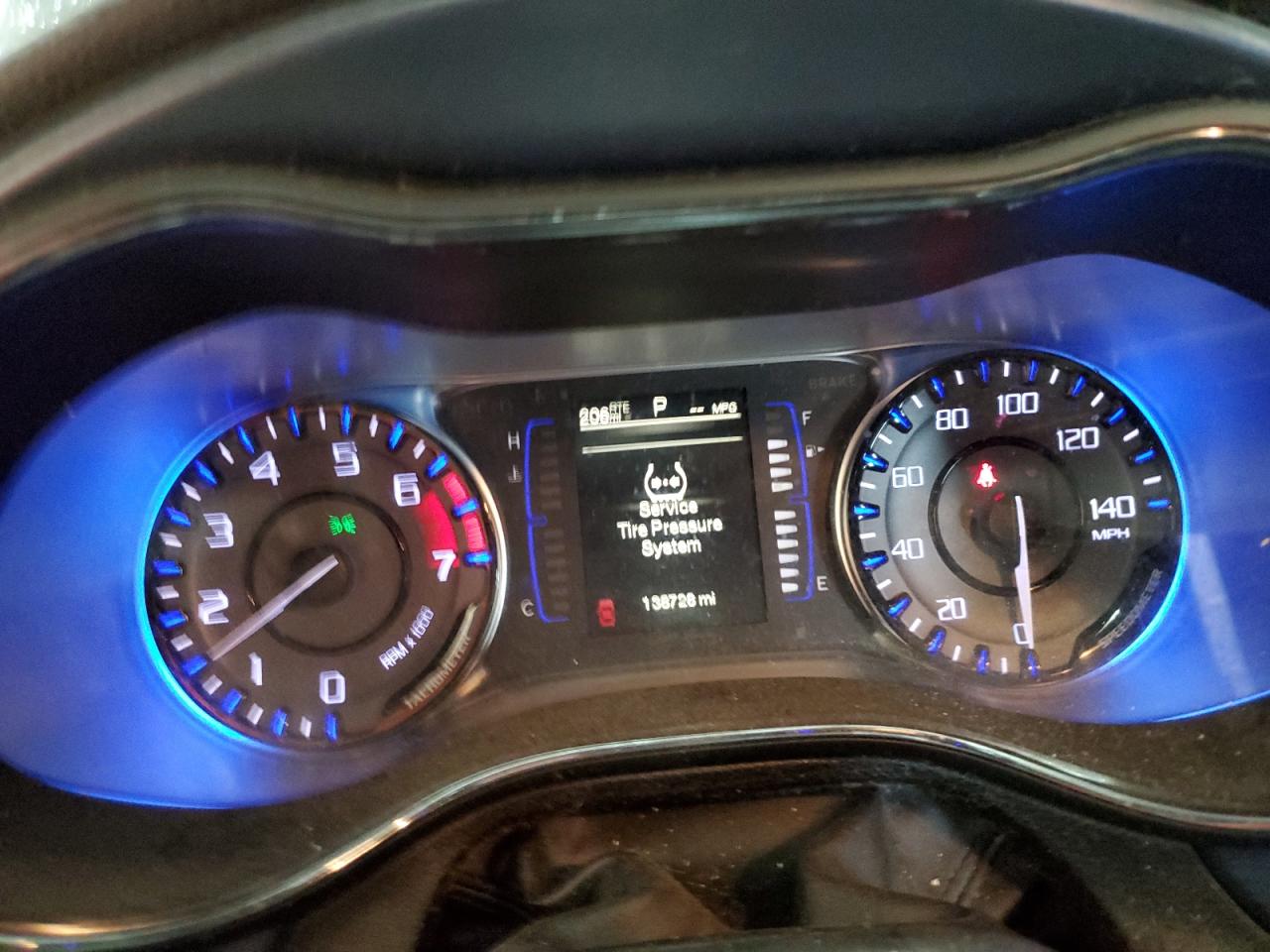 2015 Chrysler 200 - Image 9