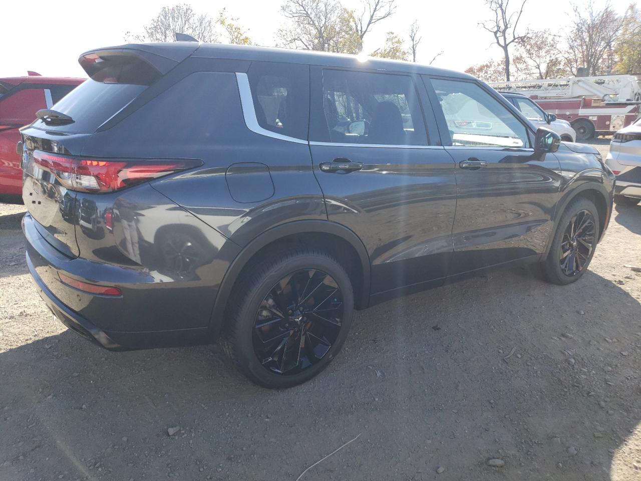 2024 Mitsubishi Outlander - Image 3