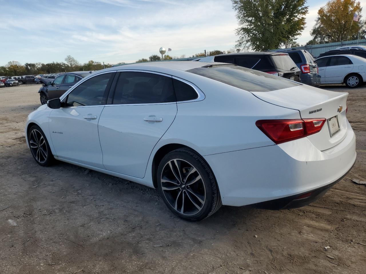 2016 Chevrolet Malibu - Image 2