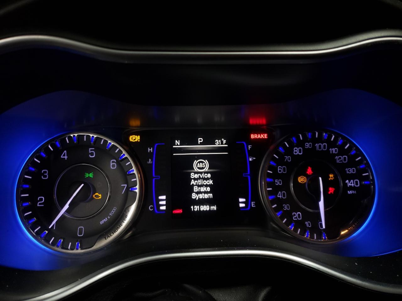 2015 Chrysler 200 - Image 9