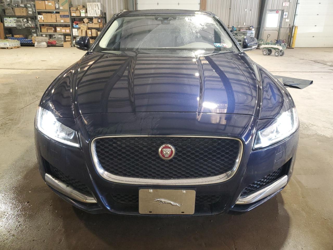 VIN SAJBK4BV7GCY12666 2016 JAGUAR XF no.5