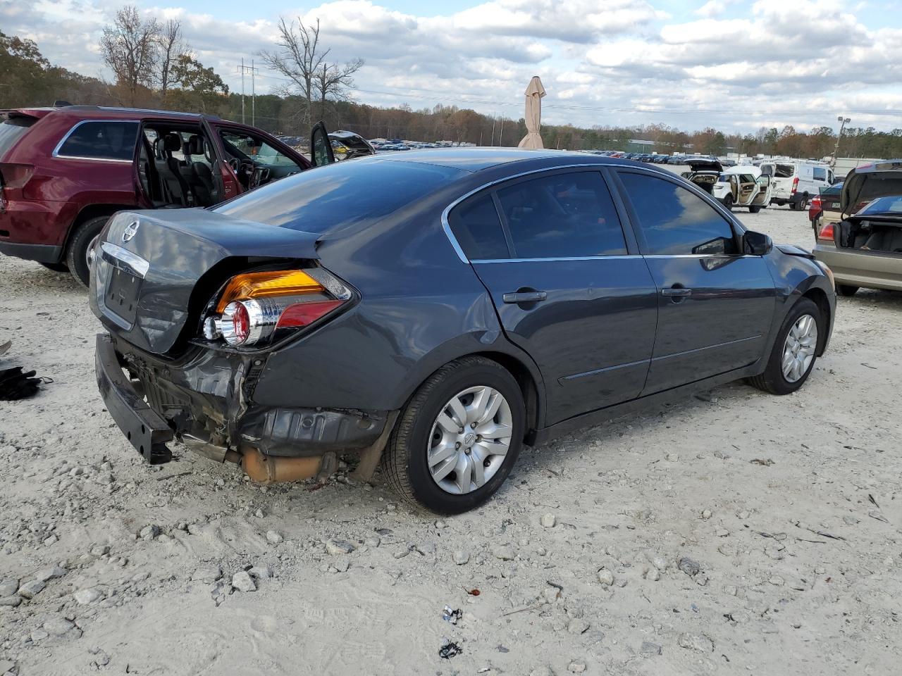 2010 Nissan Altima - Image 3