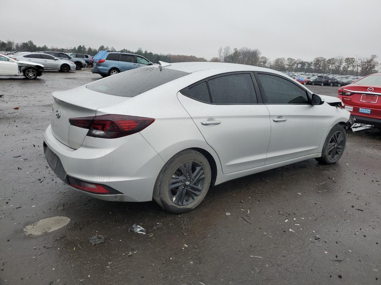 2019 Hyundai Elantra - Image 3