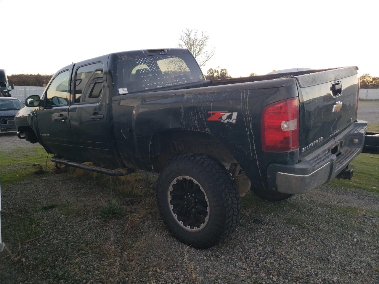 2007 Chevrolet Silverado - Image 2