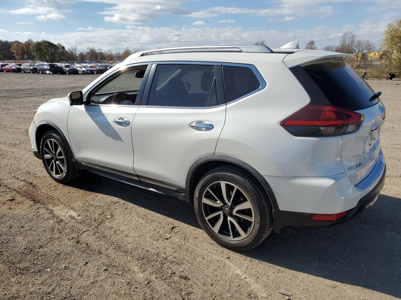 2018 Nissan Rogue - Image 2