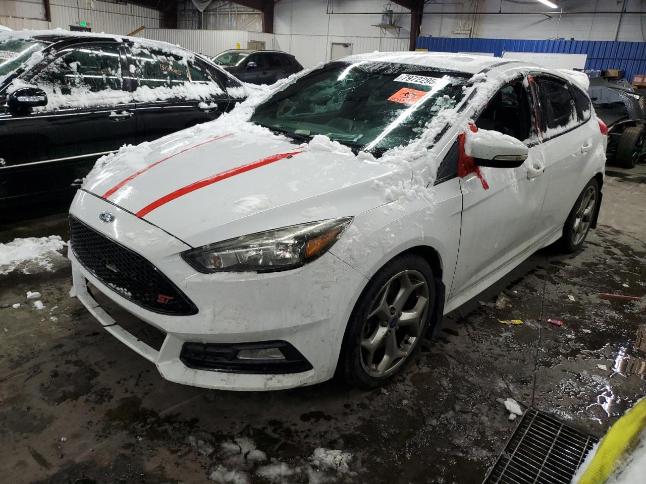 VIN 1FADP3L91FL363848 2015 FORD FOCUS no.1