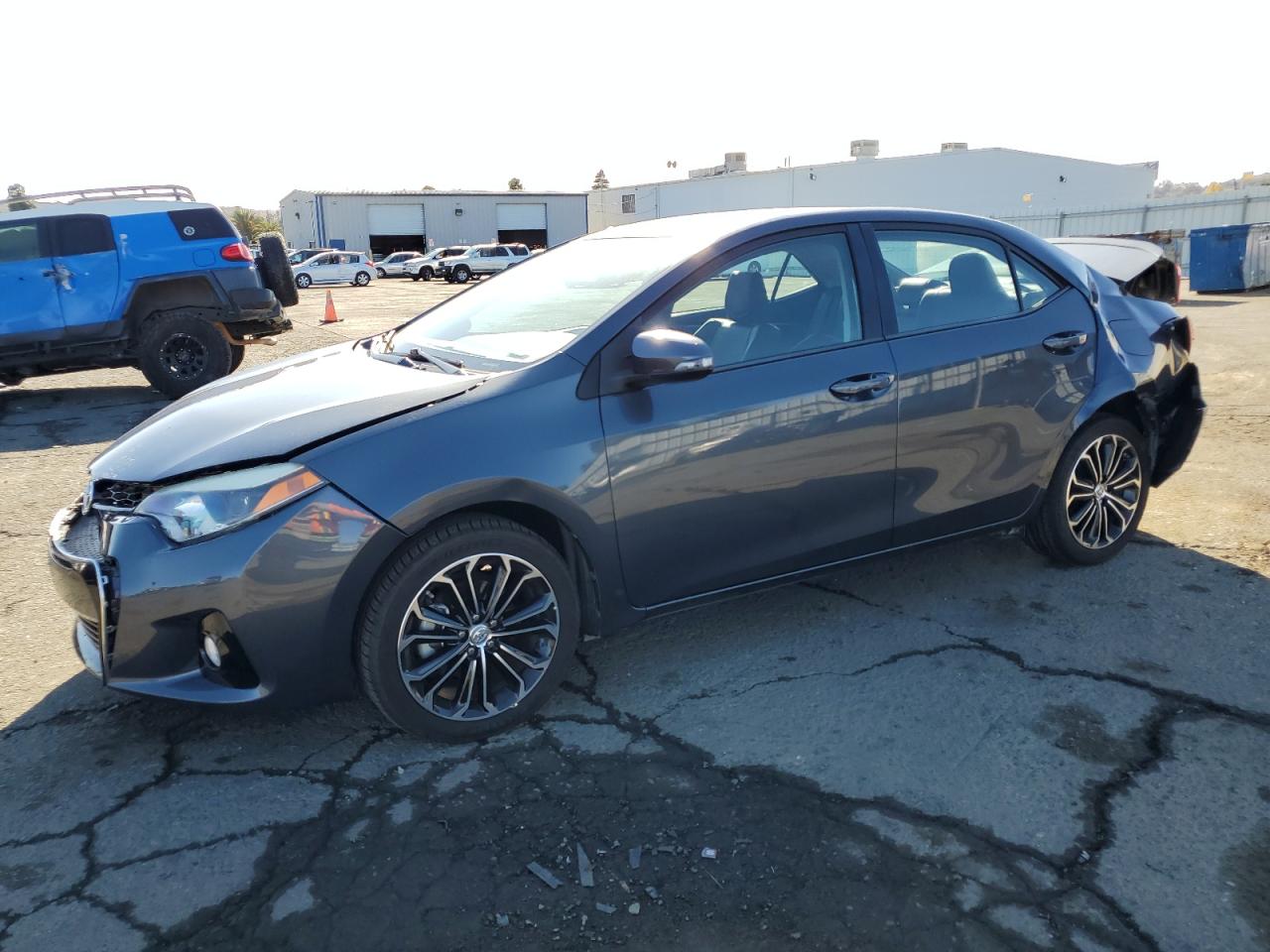 VIN 5YFBURHE1GP417824 2016 TOYOTA COROLLA no.1