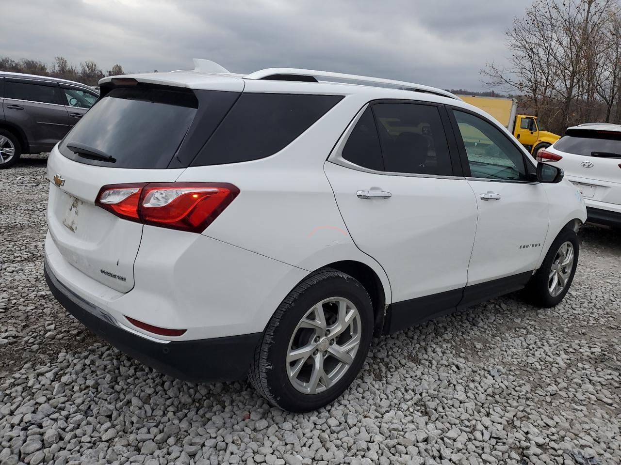 2020 Chevrolet Equinox - Image 3