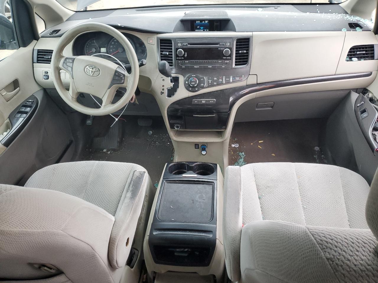 2013 Toyota Sienna - Image 8