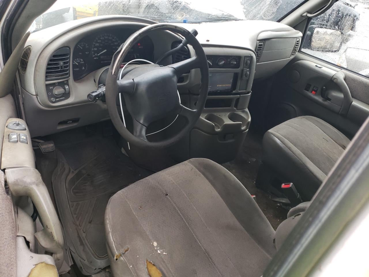 2003 Chevrolet Astro - Image 8