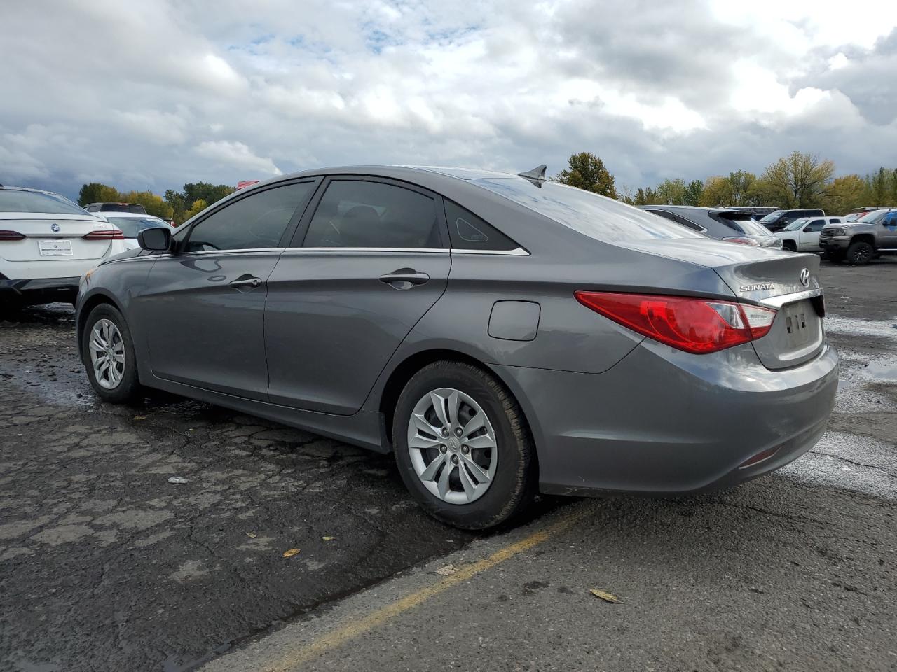 2011 Hyundai Sonata - Image 2