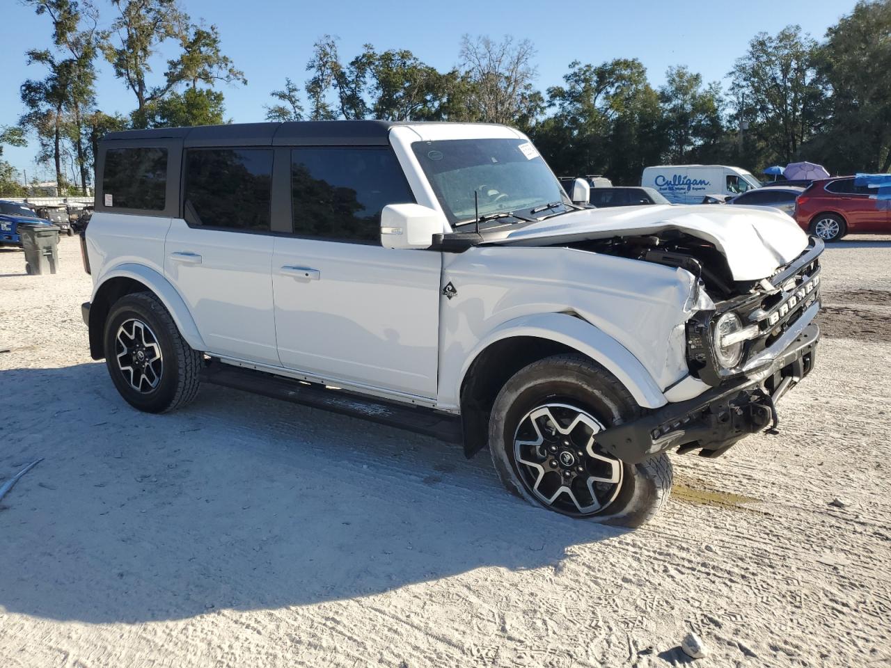 2023 Ford Bronco - Image 4