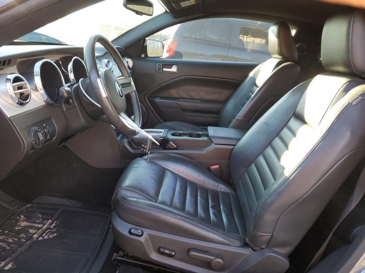 2009 Ford Mustang - Image 7