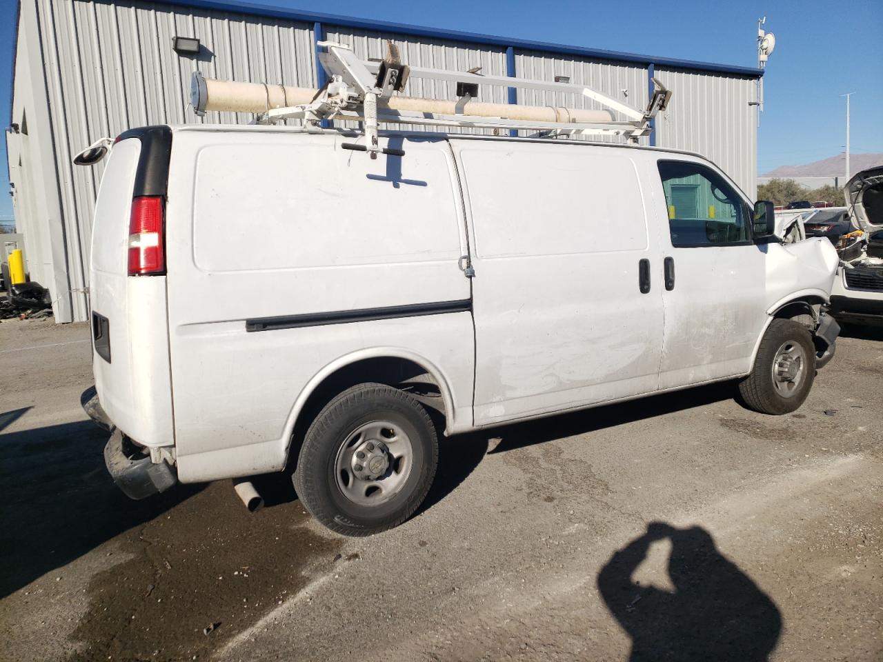 2010 Chevrolet Express - Image 3