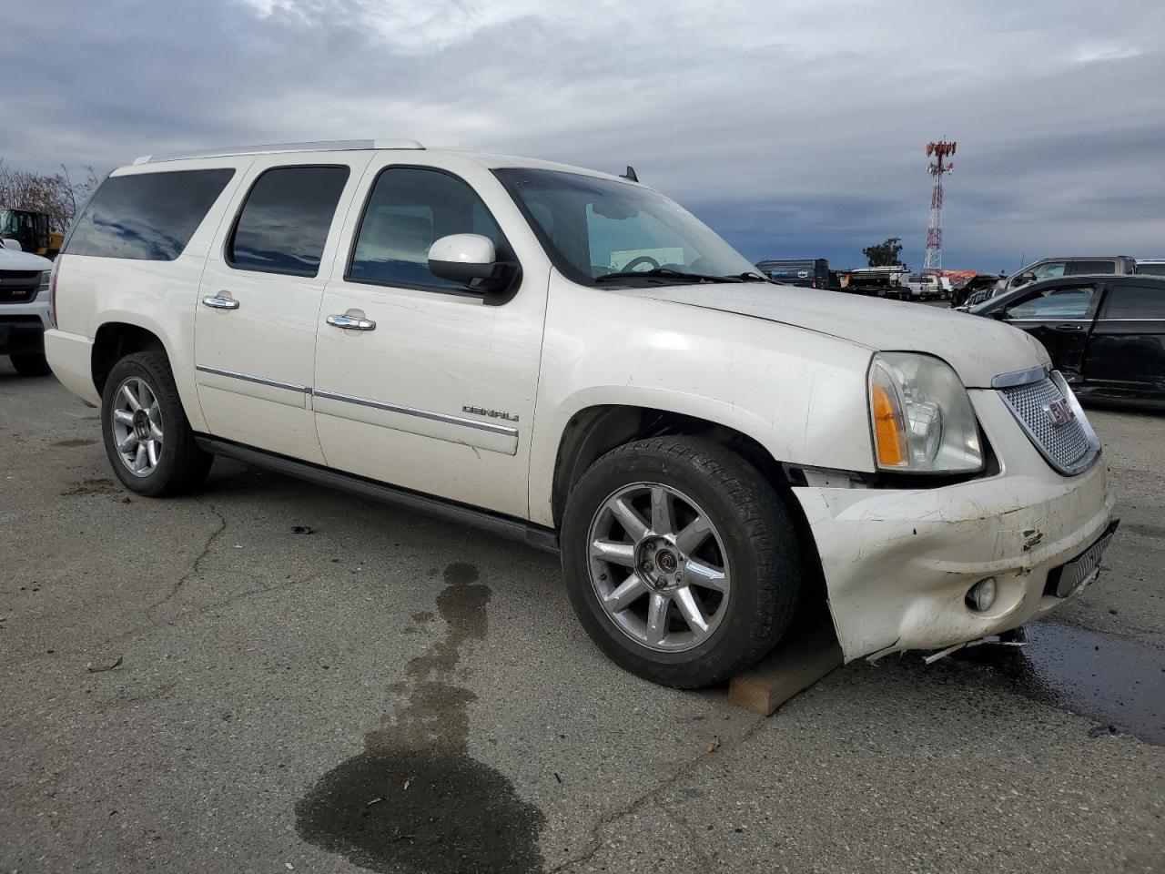 2012 GMC Yukon - Image 4