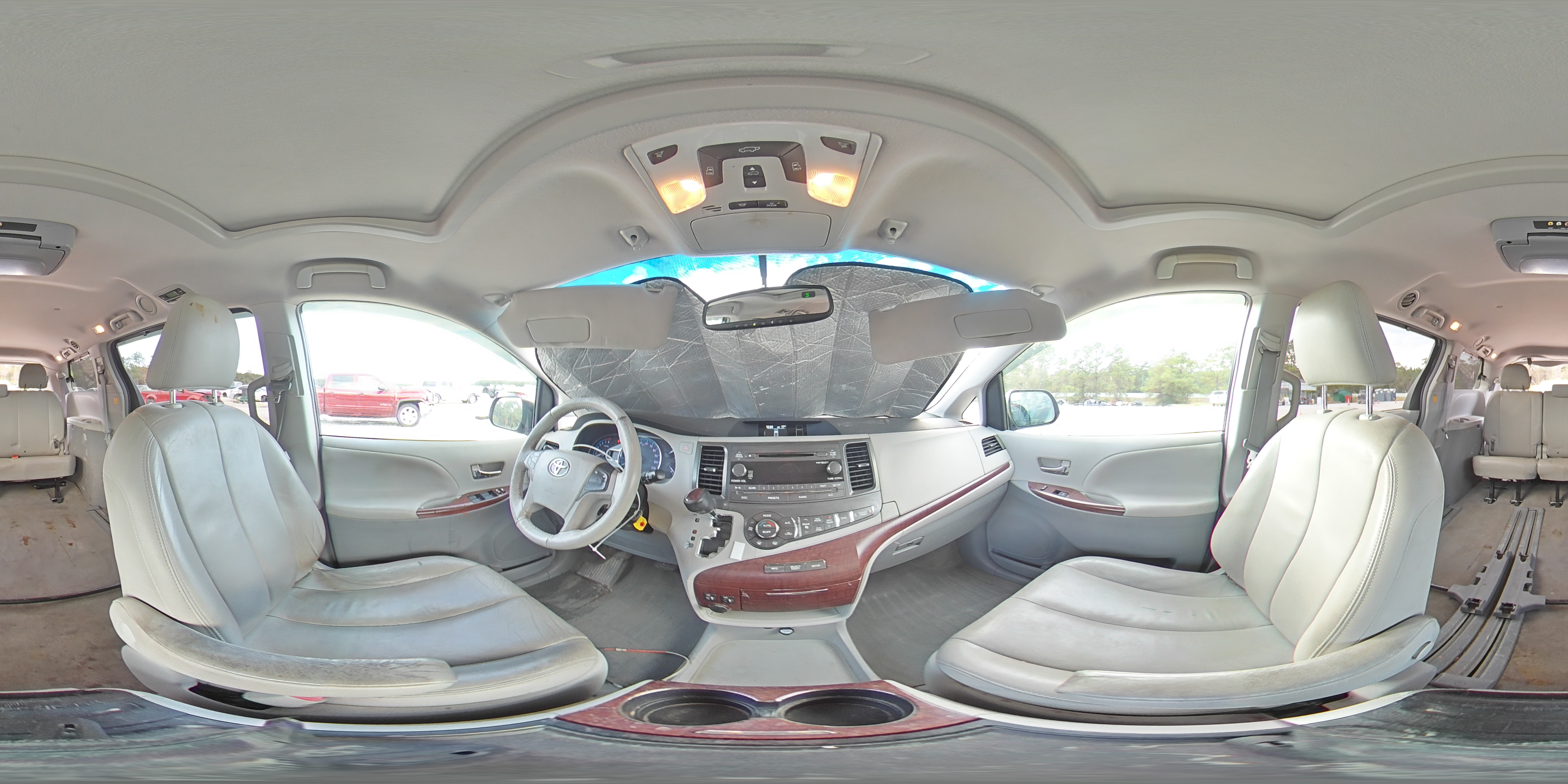 2013 Toyota Sienna - Image 15
