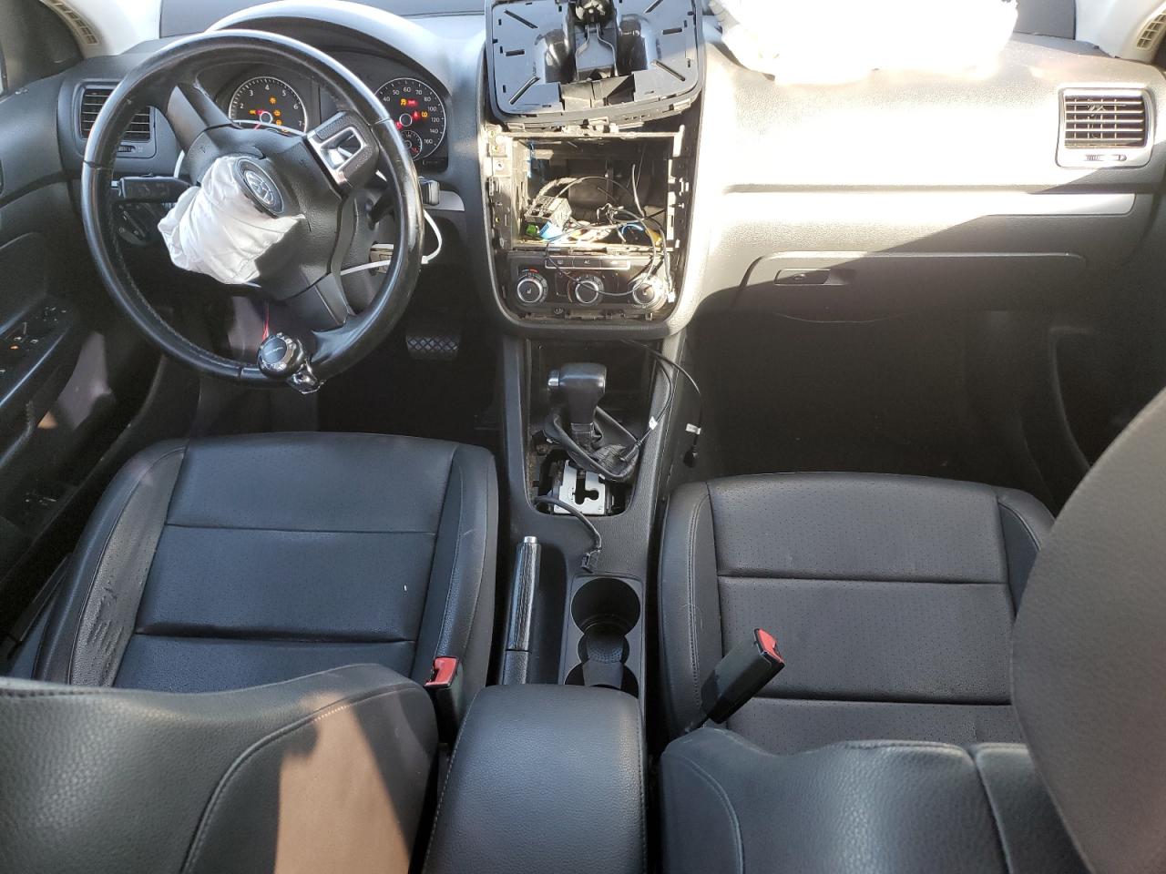 2010 Volkswagen Jetta - Image 8