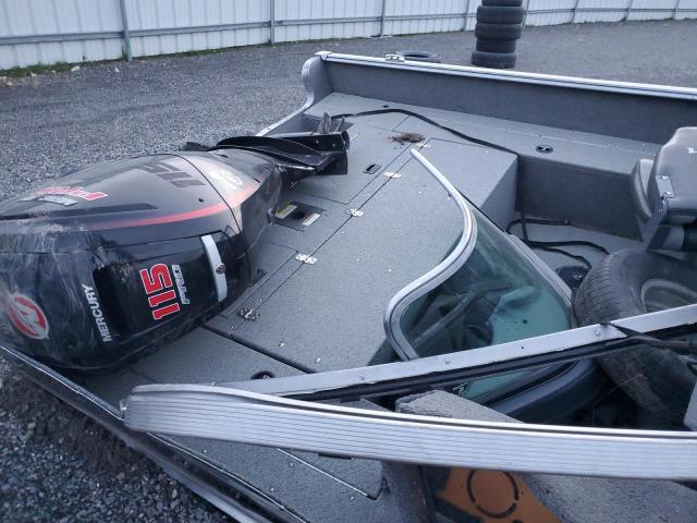 2017 LUND BOAT