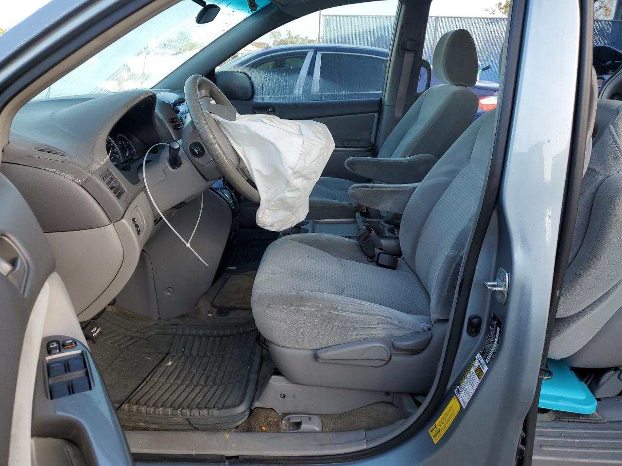 2010 Toyota Sienna - Image 7