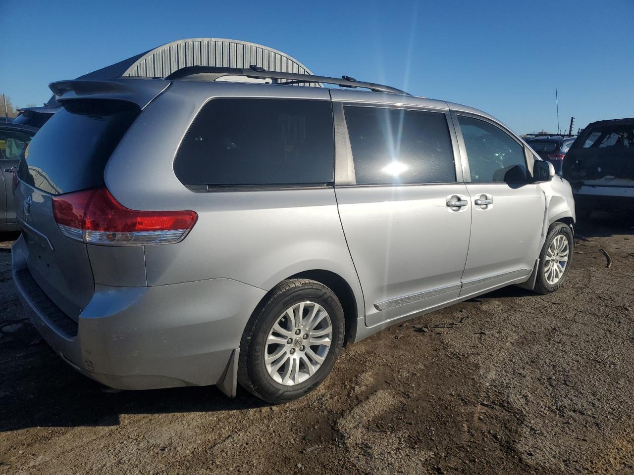 2012 Toyota Sienna - Image 3