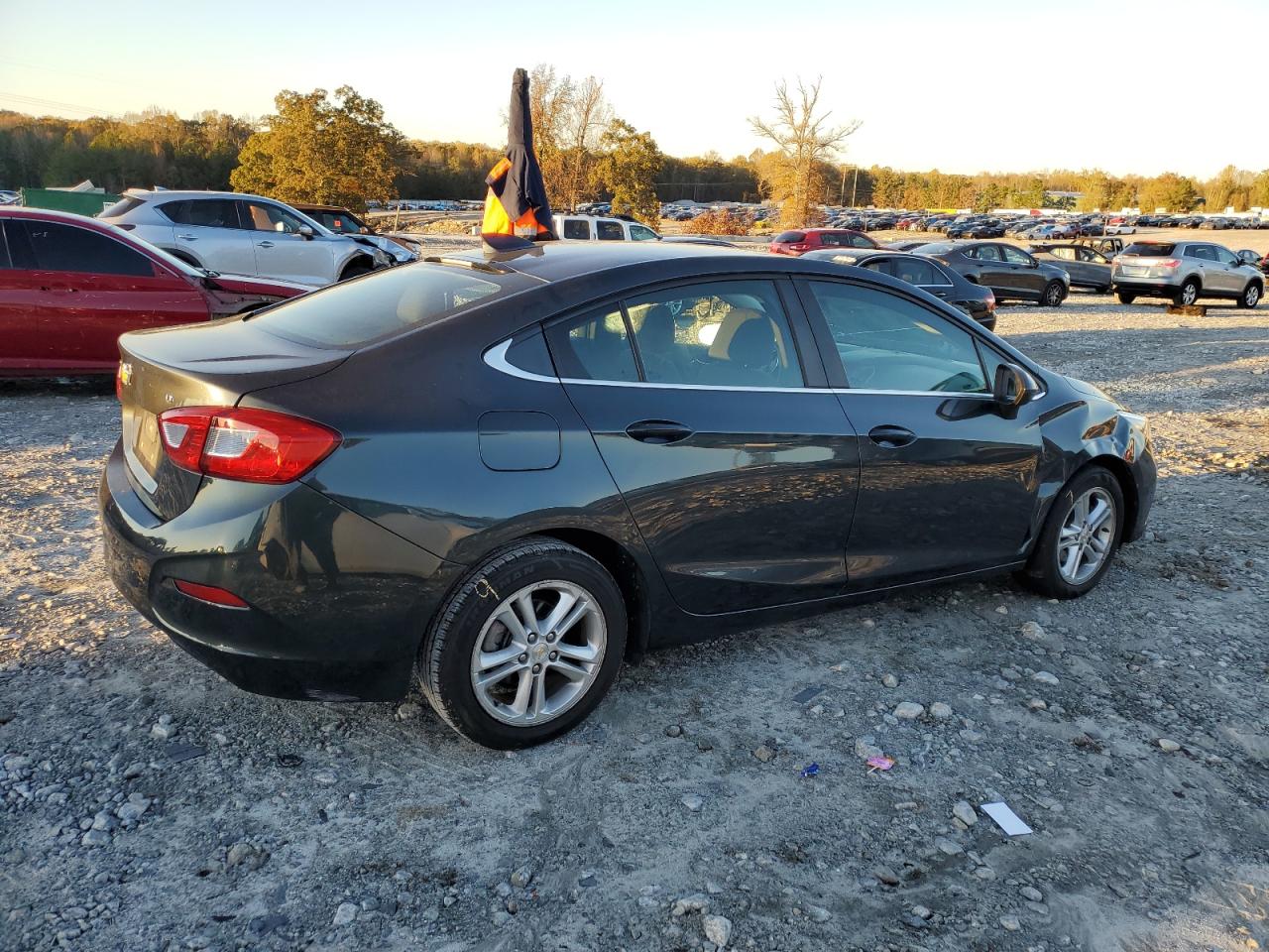 2018 Chevrolet Cruze - Image 3