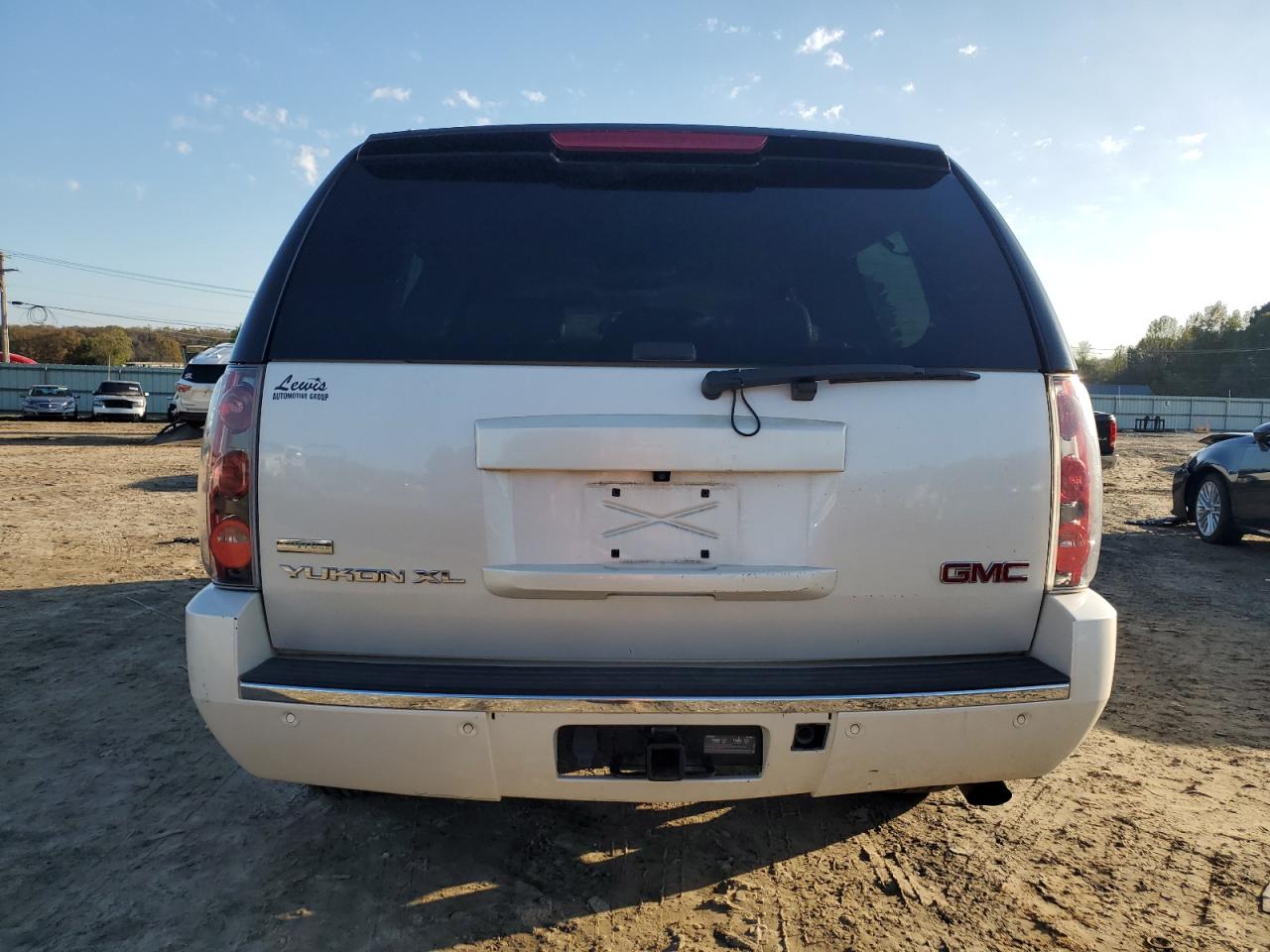 2010 GMC Yukon Xl Denali VIN: 1GKUKMEF2AR223660 Lot: 79672214