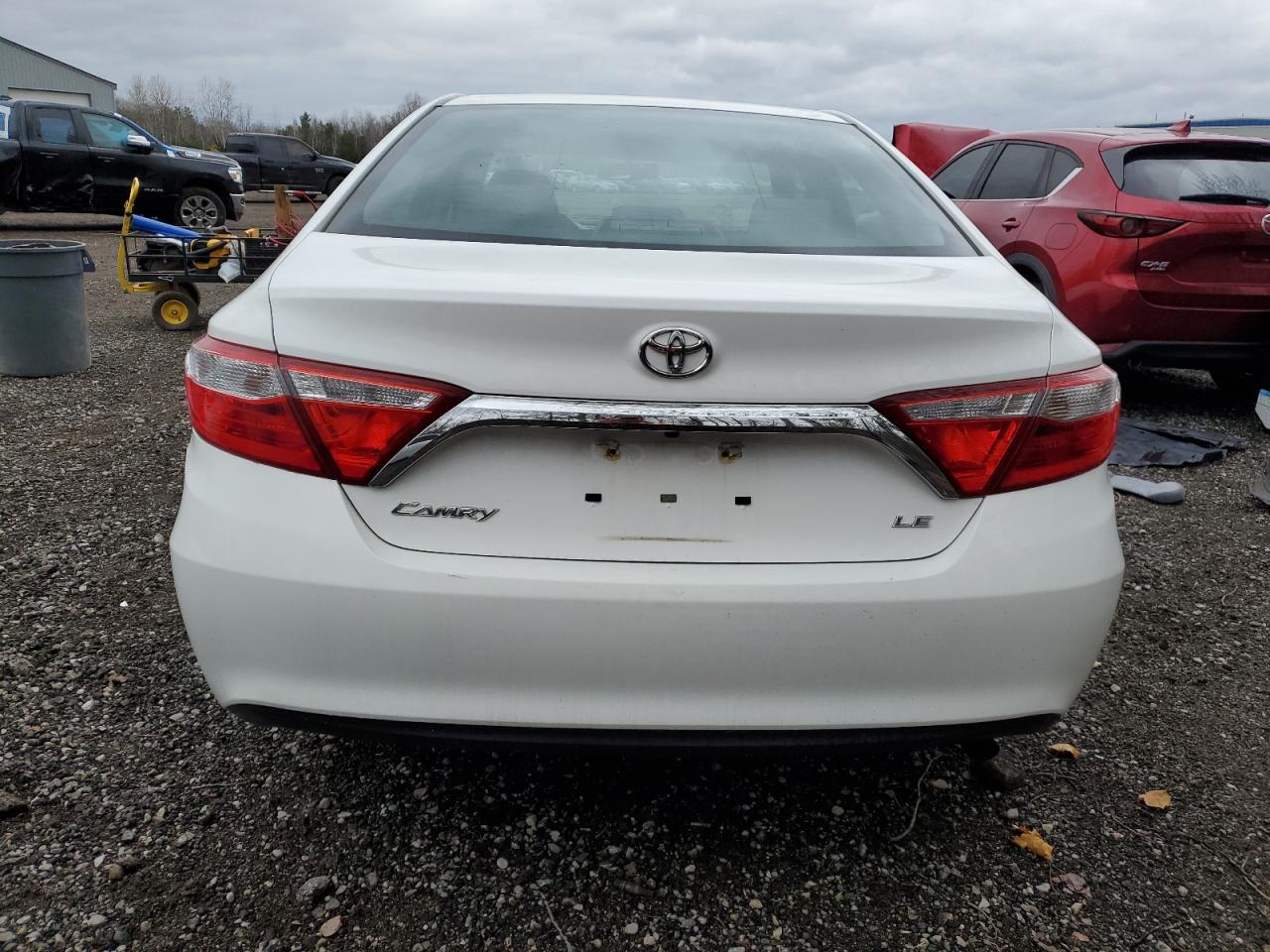 2015 Toyota Camry Le VIN: 4T1BF1FKXFU084928 Lot: 79728054