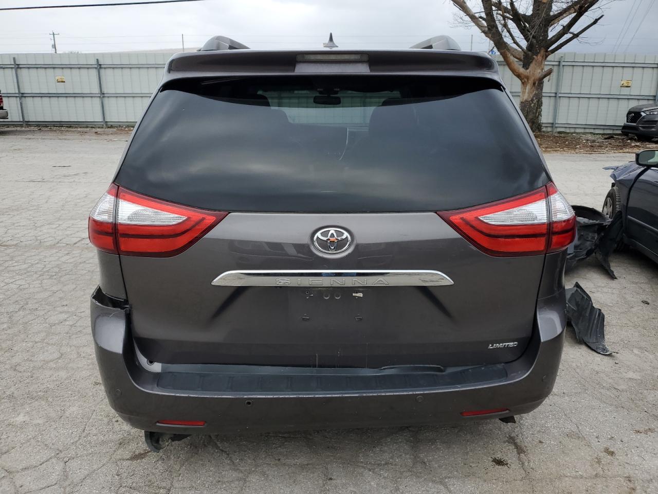 2015 Toyota Sienna - Image 6