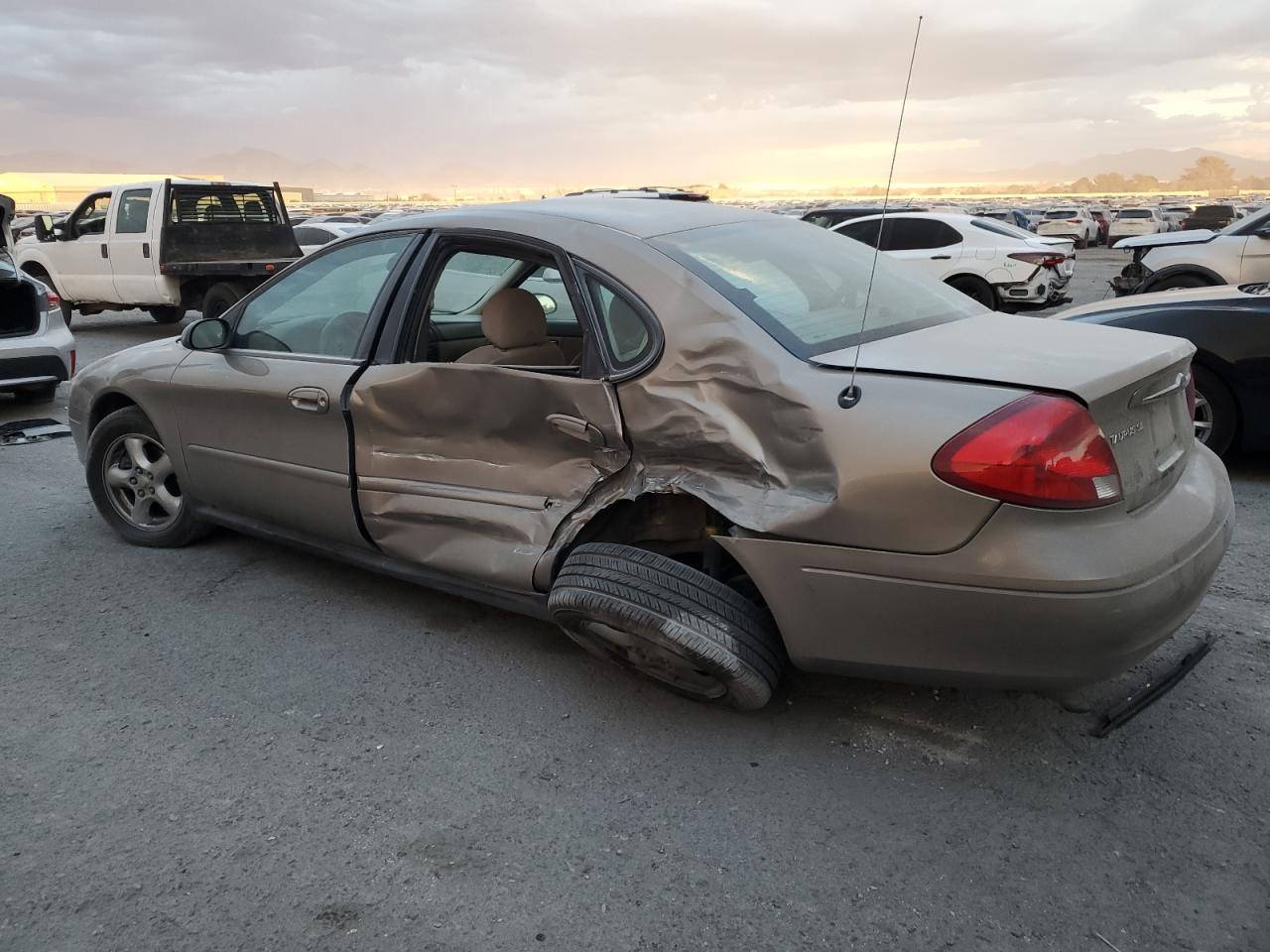 2002 Ford Taurus - Image 2