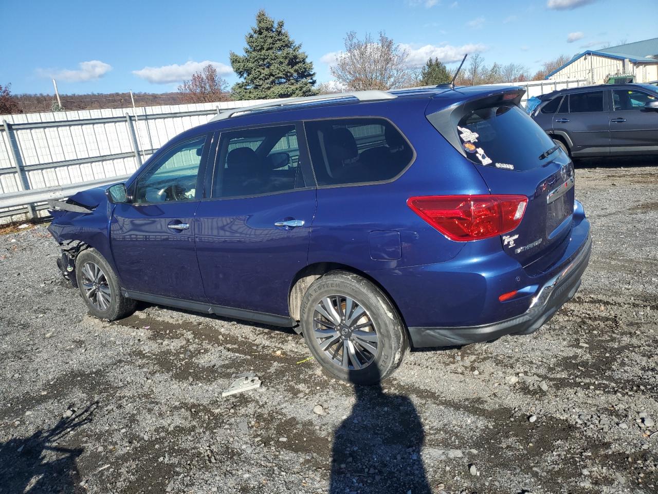 2018 Nissan Pathfinder - Image 2