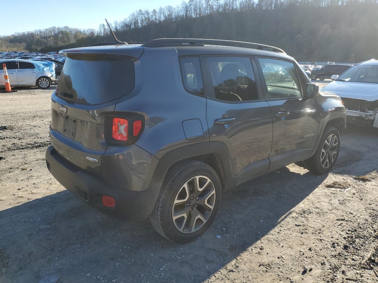 VIN ZACCJBBT4GPE27859 2016 JEEP RENEGADE no.3