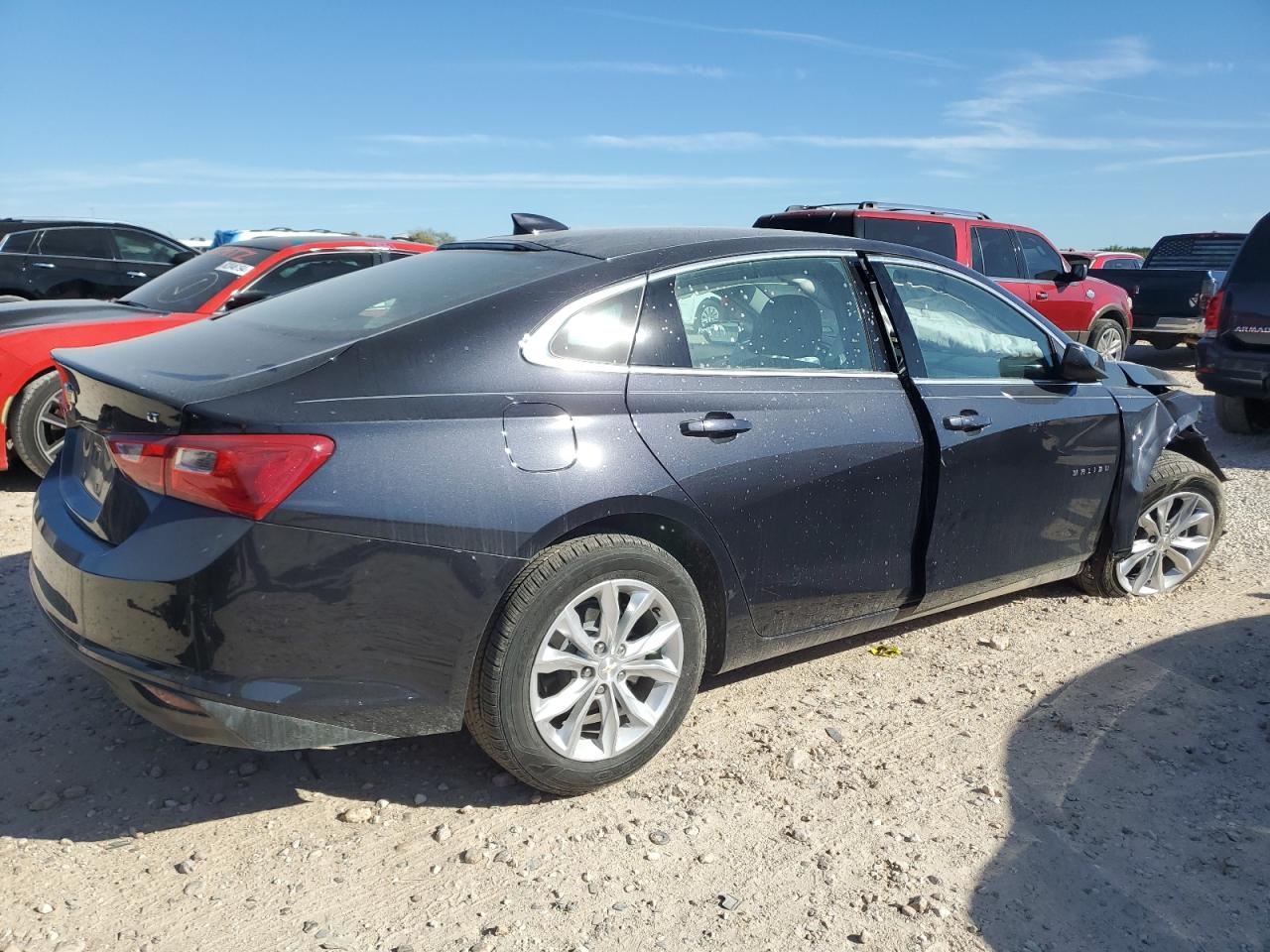 2023 Chevrolet Malibu - Image 3
