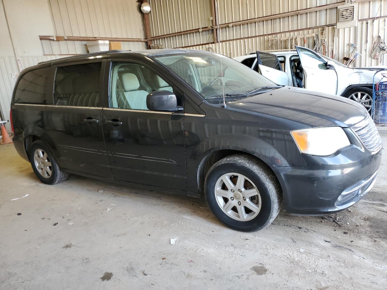 2011 Chrysler Town & Country - Image 4