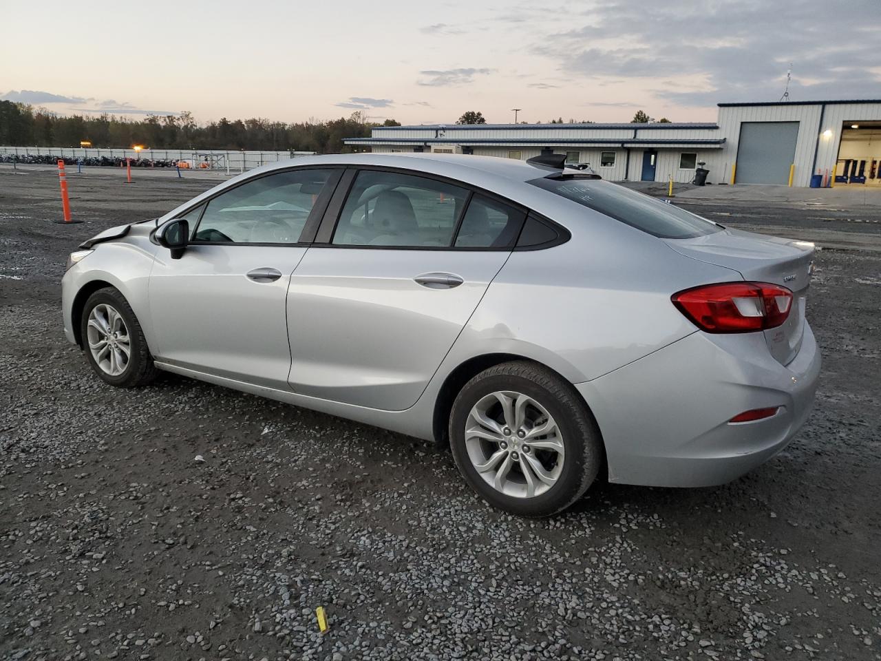 2019 Chevrolet Cruze - Image 2