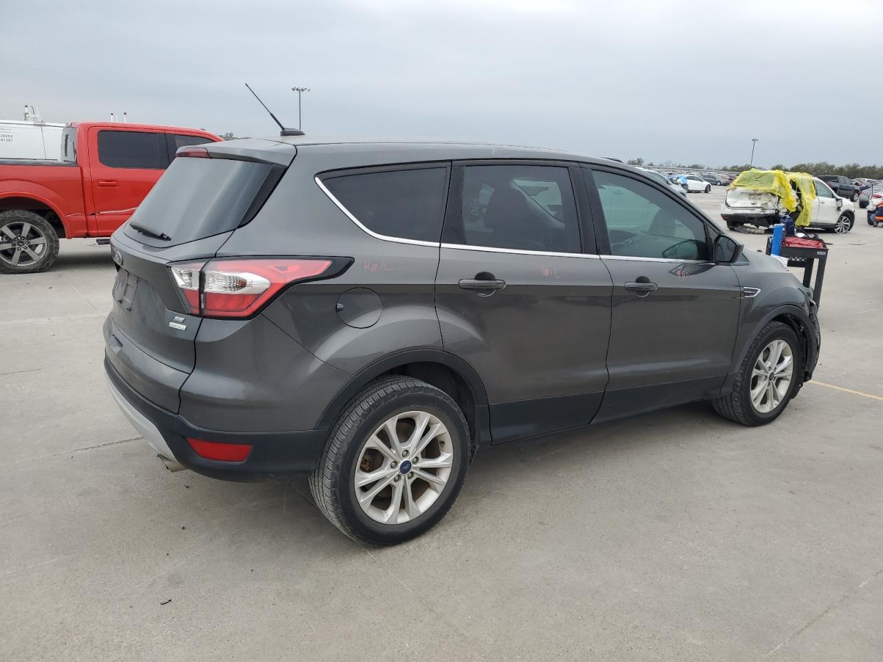 VIN 1FMCU0GD8HUC48717 2017 FORD ESCAPE no.3