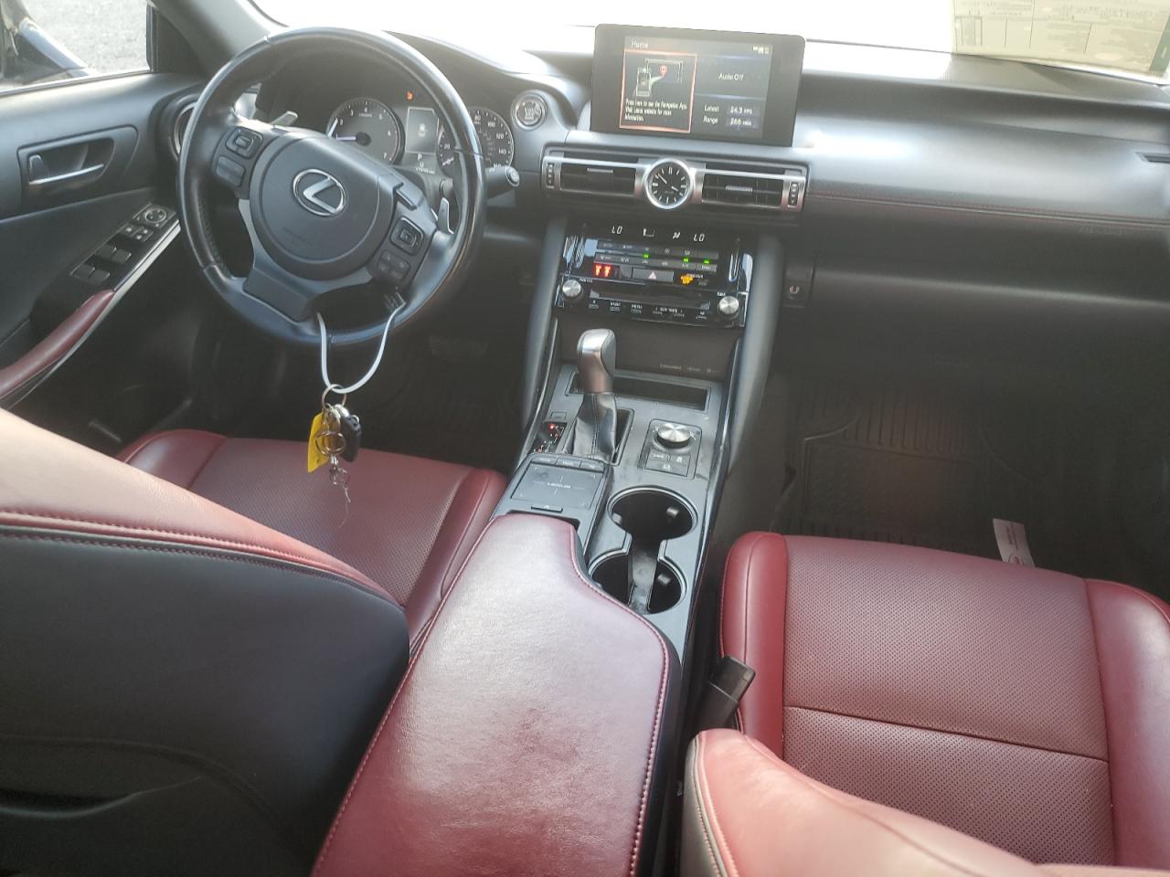 2021 Lexus IS - Image 8