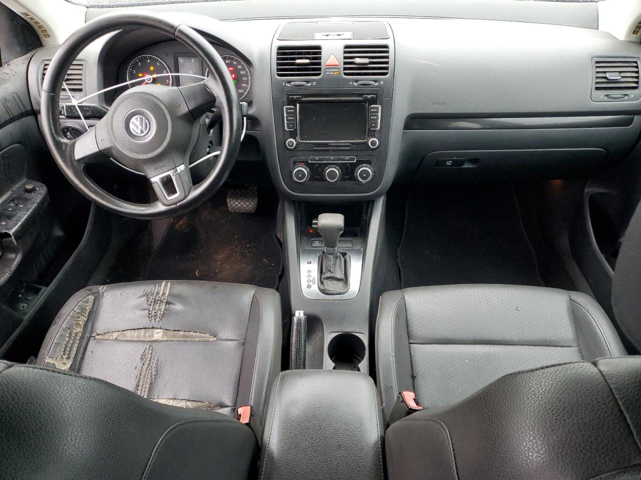 2010 Volkswagen Jetta - Image 8