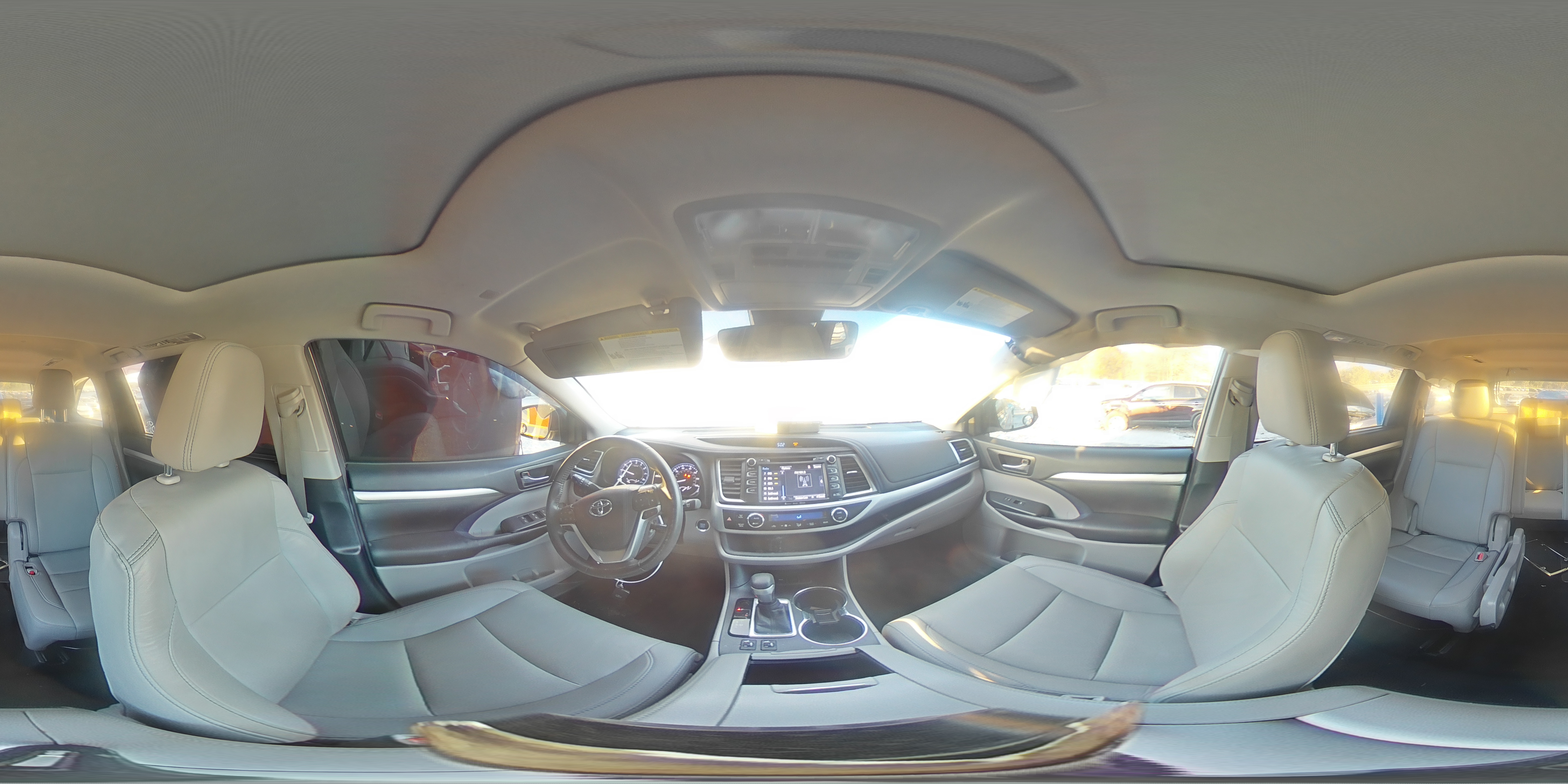 2019 Toyota Highlander - Image 14
