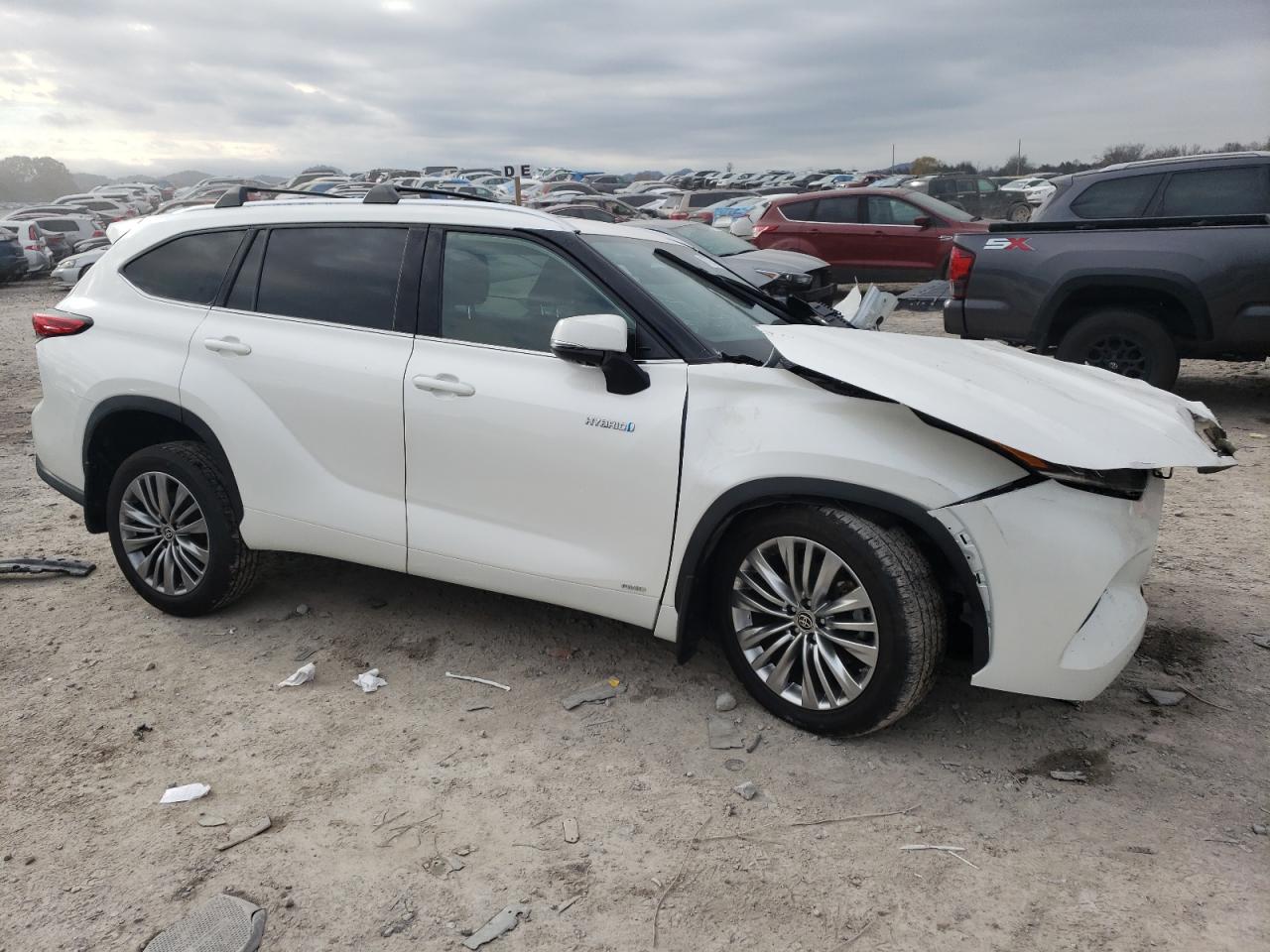 2021 Toyota Highlander - Image 4